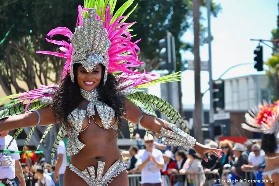 Carnaval dancer in the Mission