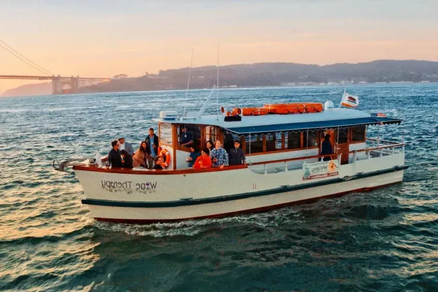 Bateau de vinothérapie sur la baie de SF. 